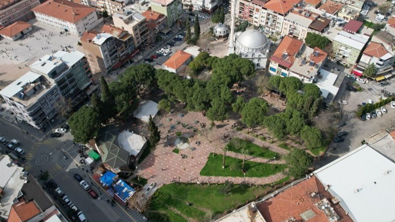 Manisa Büyükşehir, Soma'da 13 Eylül Parkı'nı yeniliyor