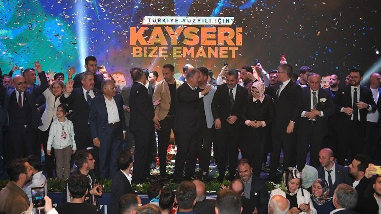 AK Parti Kayseri vekil adayları iftarda buluştu