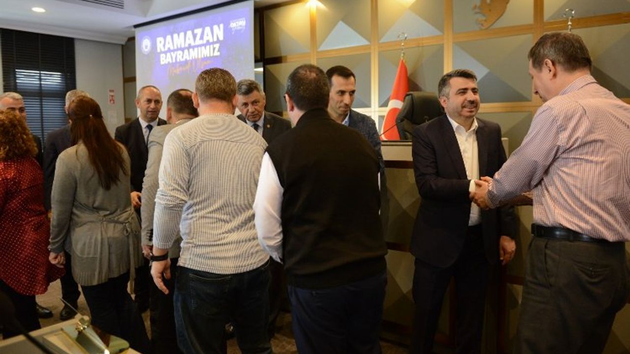 Bursa Yıldırım'da Başkan Yılmaz personeliyle bayramlaştı
