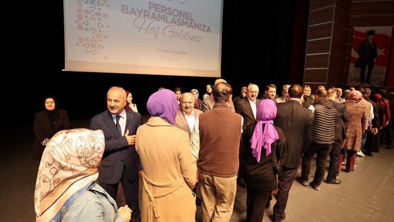 Gebze'de Başkan Büyükgöz mesai arkadaşlarıyla bayramlaştı