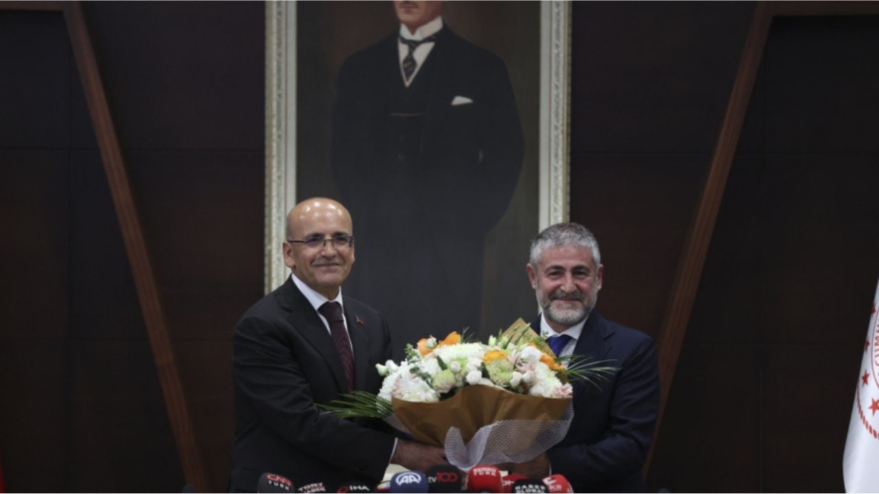 Hazine ve Maliye Bakanı Mehmet Şimşek Görevi Devraldı.