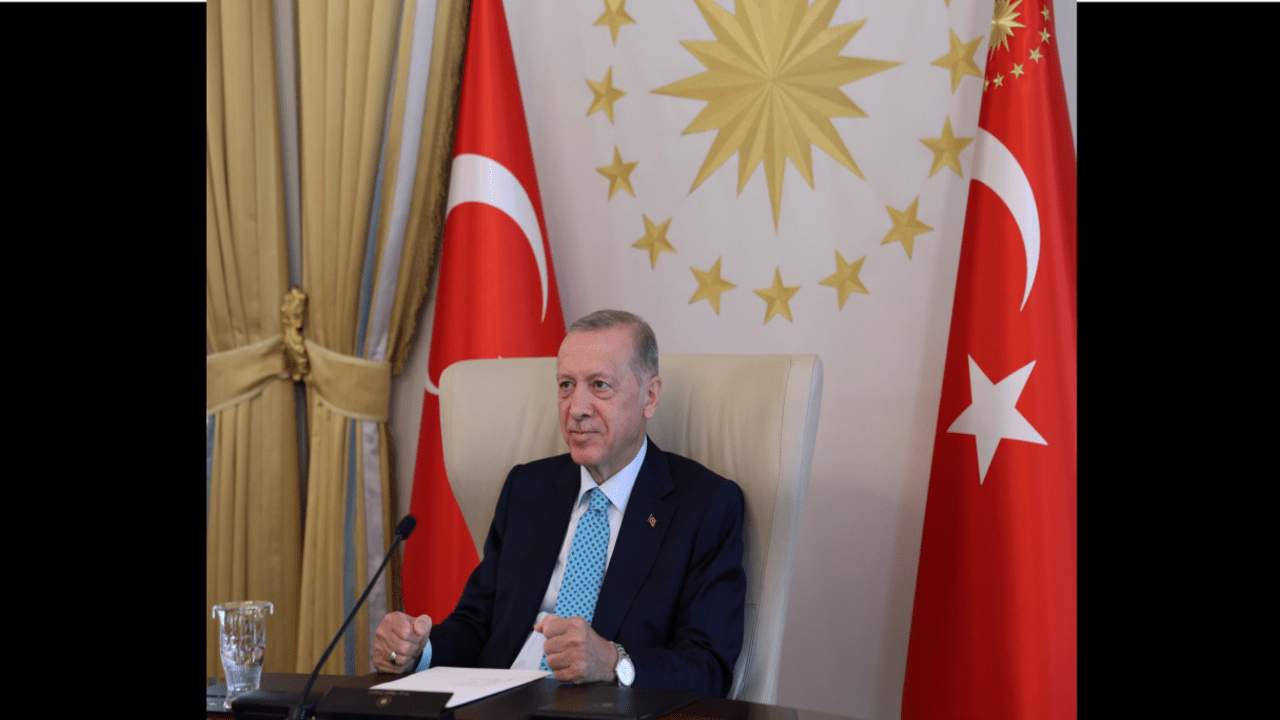 Cumhurbaşkanı Erdoğan, Malezya Başbakanı İbrahim ile video konferans görüşmesi gerçekleştirdi