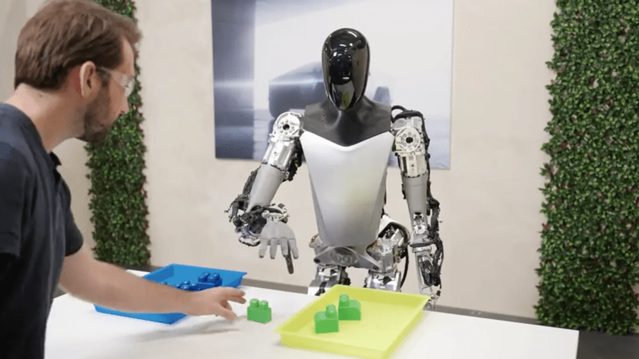 Tesla'nın insansı robotu Optimus'un son versiyonu ortaya çıktı