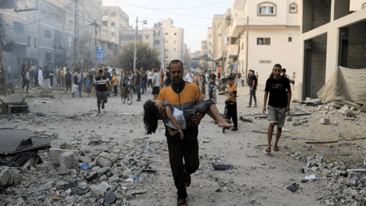 İsrail'in Gazze'ye saldırılarında 2 bin 215 Filistinli hayatını kaybetti