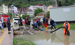 Karadeniz'i sel vurdu: 2 kişi hayatını kaybetti.