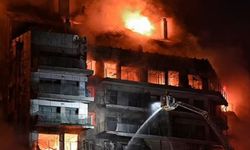 14 katlı bir binada çıkan yangında 7 kişi yaralandı