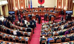 Arnavutluk parlamentosu, İtalya ile göç anlaşmasını onayladı 