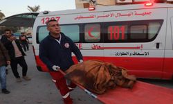 İşgalin, Gazze'de bir evi bombalaması sonucu 15 kişi şehit oldu