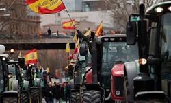 İspanya'da çiftçiler, traktörleriyle eylem yaptı