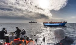 Endonezya açıklarında mülteci teknesi battı: 76 can kaybı