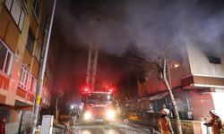 İstanbul'da 3 katlı tarihi binada yangın
