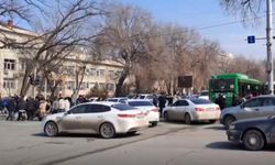 Kazakistan'da hissedilen deprem sonrası halk sokaklara döküldü