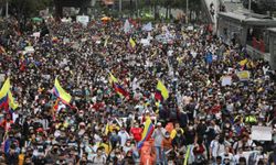 Kolombiya’da binlerce kişi hükümeti protesto etti