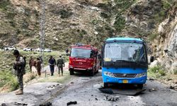 Pakistan'da bombalı saldırı: 5'i Çinli 6 ölü