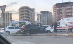 Şanlıurfa'da 2 otomobil çarpıştı: 1 yaralı