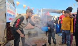 Yetimler Vakfı, Gazze'de her gün iftarlık sıcak yemek dağıtıyor