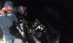Yunanistan unsurlarınca geri itilen 50 düzensiz göçmen kurtarıldı