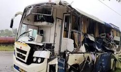 Hindistan'da otobüs ile kamyon çarpıştı: 7 ölü