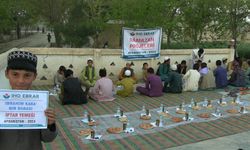 IHO EBRAR Afganistan'da medrese talebelerine iftar yemeği verdi