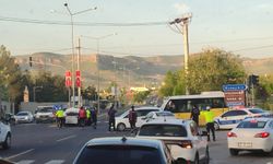 Mardin’de iki otomobil kafa kafaya çarpıştı 