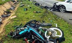 Otomobil ile motosiklet çarpıştı: 3 ölü 