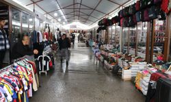 Şiddetli yağıştan Arefe gününde çarşı pazar boş kaldı