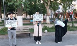 Adıyaman'da 3 öğrenciden Gazze protestosu