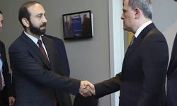 Azerbaycan ve Ermenistan dışişleri bakanları "barış anlaşmasını" görüştü 