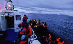 Balıkesir açıklarında 21 düzensiz göçmen kurtarıldı