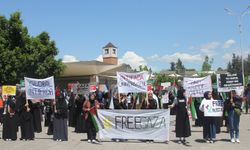 Çukurova Üniversitesi öğrencilerinden Gazze yürüyüşü ve basın açıklaması