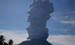 Endonezya'da yanardağda patlama: 7 ilçe tahliye edildi