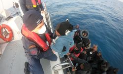 İzmir açıklarında 26 düzensiz göçmen kurtarıldı, 17 göçmen yakalandı