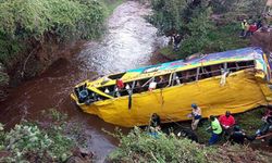 Kenya'da yolcu otobüsü nehre uçtu: 9 ölü, 17 yaralı