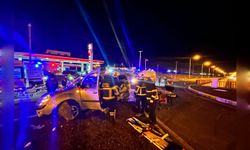 Mardin’de hafif ticari araç  devrildi: 4 kişi yaralandı