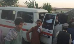 Pakistan'da aşırı hız yapan minibüs kaza yaptı: 13 ölü
