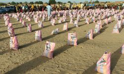 Umut Kervanı ve Avrupa Yetim Eli'nden Çad'da binlerce kişiye gıda yardımı
