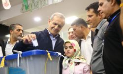 İran'da cumhurbaşkanı seçimi: Pezeşkiyan önde