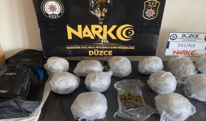 Düzce'de şüpheli araçtan 6,5 kilo uyuşturucu madde çıktı