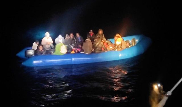 Yunanistan unsurlarınca geri itilen düzensiz göçmenler kurtarıldı