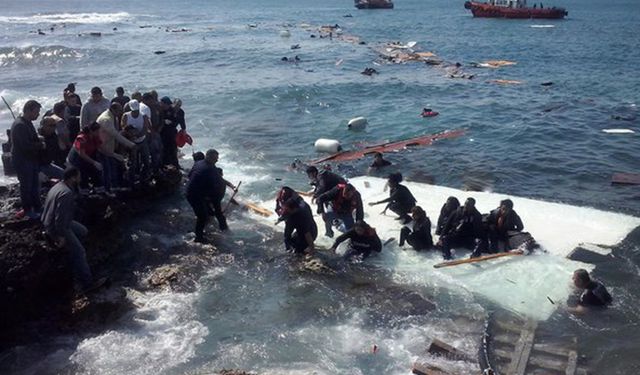 Avrupa'ya gitmek için Orta Akdeniz'i geçmeye çalışan yüzlerce göçmen hayatını kaybetti