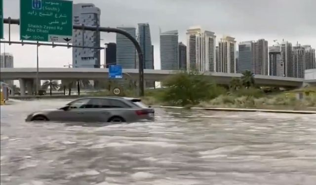 BAE'de rekor yağışlar: Bir ölü