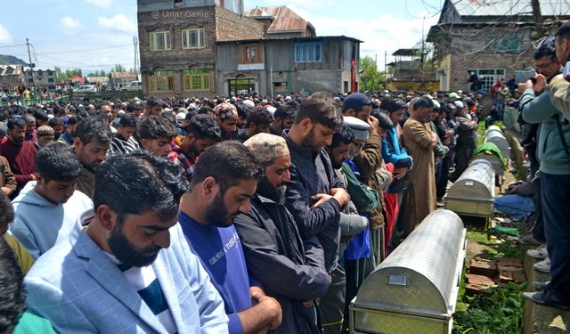 İşgal altındaki Keşmir'de tekne battı: 5 ölü 20 kayıp