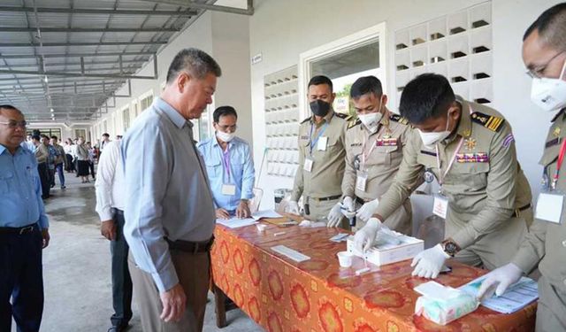 Kamboçya'da uyuşturucuyla mücadele: Devlet memurlarına zorunlu test yapıldı