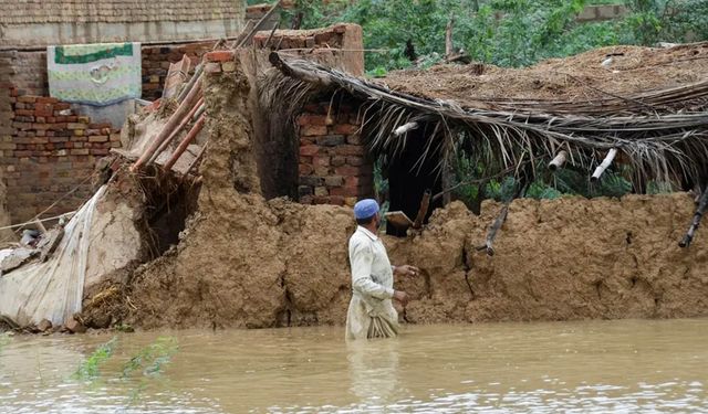 Pakistan'da şiddetli yağışlar nedeniyle can kaybı 87'ye yükseldi