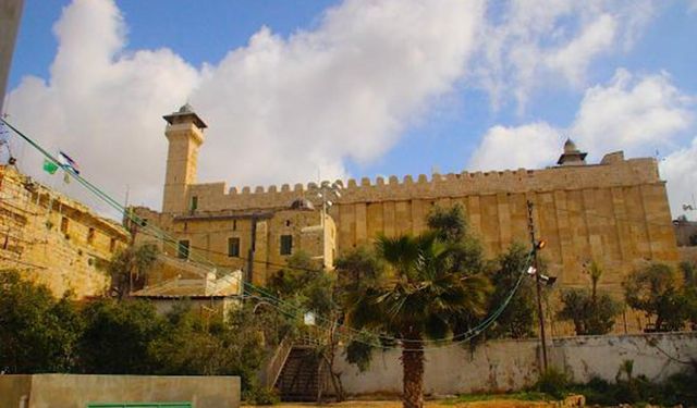 Siyonist işgal rejimi Harem-i İbrahim Camii'ni kapattı