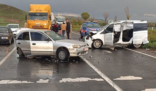 Ağrı'da meydana gelen trafik kazasıda 5 kişi yaralandı