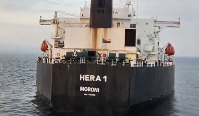 Çanakkale Boğazı'nda arızalanan tanker limana yanaştırıldı