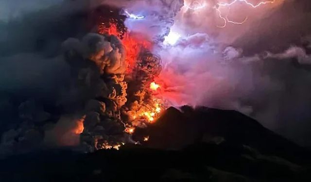 Endonezya’da Ruang Yanardağı'nda volkanik hareketlilik devam ediyor 