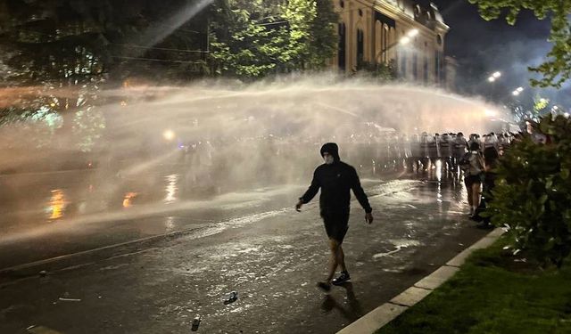 Gürcistan'daki "yabancı ajan" tasarısına ilişkin protestolar olaylı sona erdi