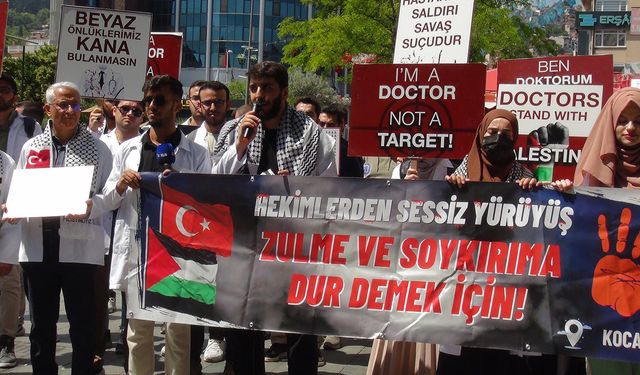 Hekim ve sağlık çalışanları: Gazze’deki kardeşlerimizin yanında olmaya devam edeceğiz
